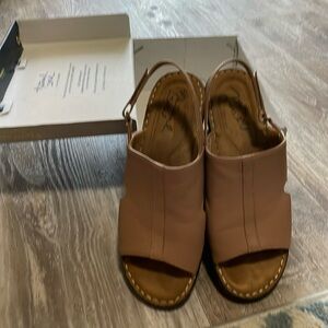 Natural Soul beige sandal